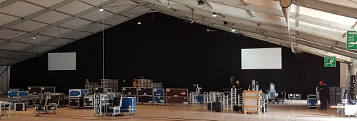 B&uuml;hnenmolton Trevira CS schwarz, 40 x 10.6m, f&uuml;r Zeltgiebel, dreieckig, 4-teilig